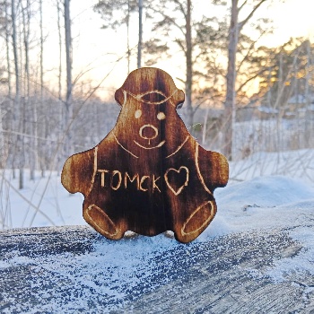 Сувенир Медведь Томск сидит, дерево
