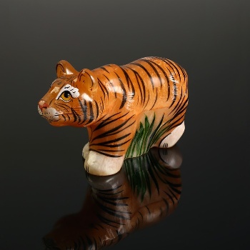 Скульптура тигр идущий селенит