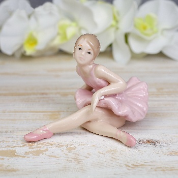 Балерина в розовом сидит  10,5х15см