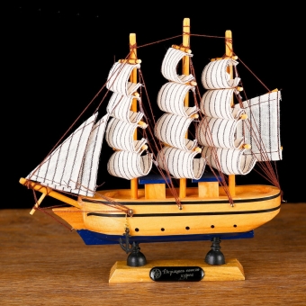 Корабль сувенирный малый «Адмирал Грейг»